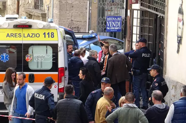 Un român a spart cu ciocanul vitrinele mai multor magazine din centrul unui oraș din Italia