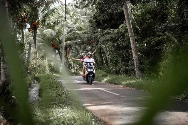 Autoritățile din Bali vor să le interzică turiștilor străini să circule cu motocicletele. Care este motivul
