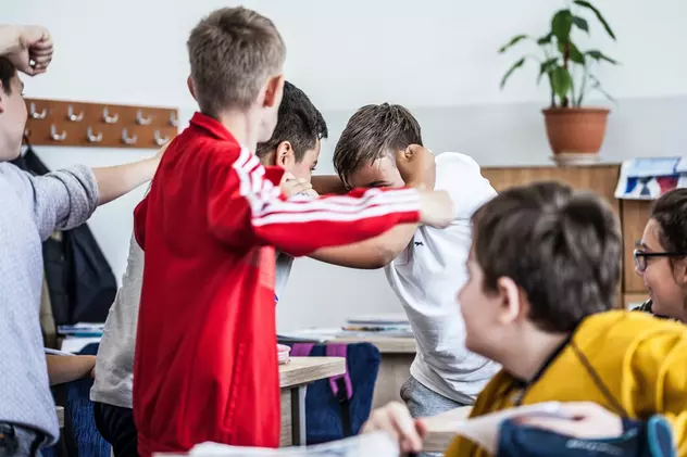 Salvati Copiii: Un elev român din doi este victima bullyingului