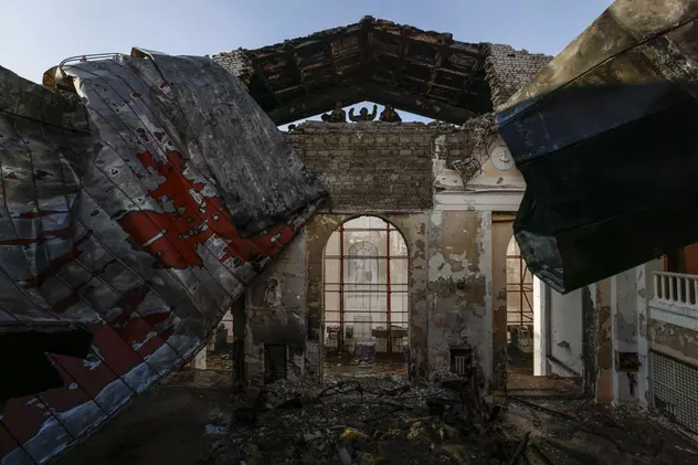 Teatrul Dramatic din Mariupol, distrus în urma unor bombardamente din 16 martie 2022. Foto: EPA