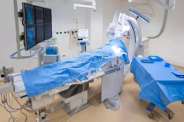 Patru asistenți medicali și-au legat o colegă de masa chirurgicală și au chinuit-o, ca să-i arate „cum se poziționează pacientul pentru operație”, într-un spital austriac