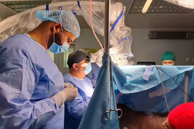 Premieră la Spitalul Județean din Oradea: Un bihorean a fost operat pe creier în timp ce era treaz