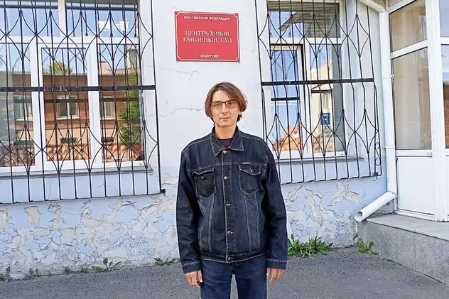 Jurnalist siberian, condamnat la 8 luni de muncă corecțională pentru că a distribuit un articol despre asediul de la Mariupol