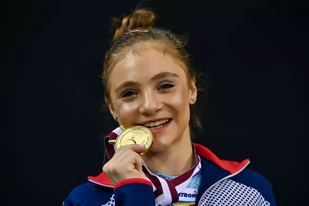 Sabrina Voinea, gimnasta de 15 ani care a câştigat două medalii de aur la Doha: „Vreau din tot sufletul să merg la Olimpiadă”