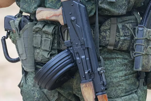 Soldatul rus Magomed a împușcat doi camarazi care n-au răspuns la întrebarea „cine ești?”, la granița cu Ucraina. Unul dintre ei a murit