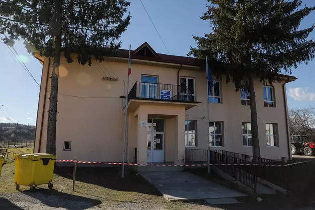 Cum explică firma care a renovat o școală din Gorj că imobilul trebuie demolat după cutremurele din Oltenia