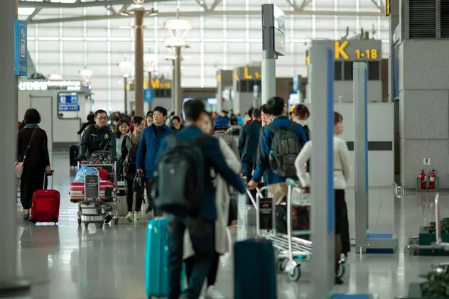 Un rus care a fugit de război în Coreea de Sud a rămas blocat cinci luni în aeroport. Apoi au urmat alte probleme