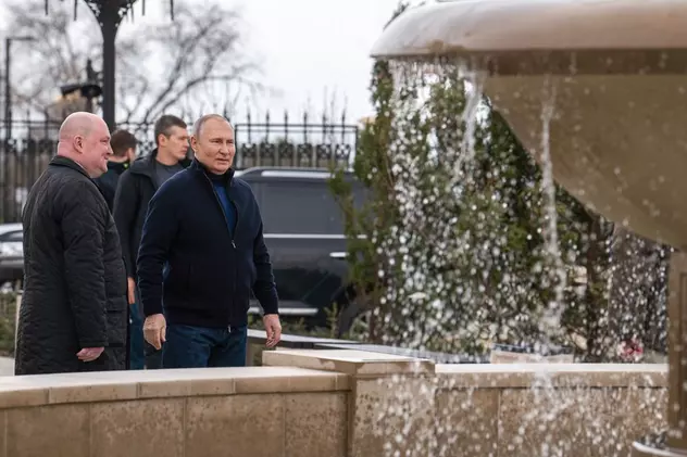 Vladimir Putin, vizită în orașul ocupat Mariupol, distrus de bombele sale. „Președintele rus a analizat lucrările de restaurare”