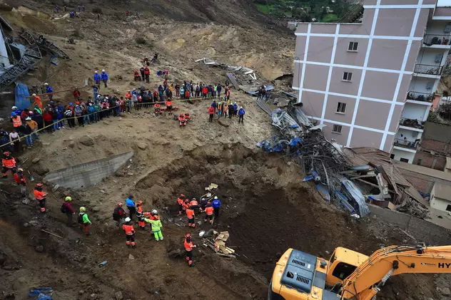 Cel puțin 27 de morți în Ecuador, după ce un munte a luat-o la vale din cauza ploilor abundente și s-a abătut asupra orașului Alausi