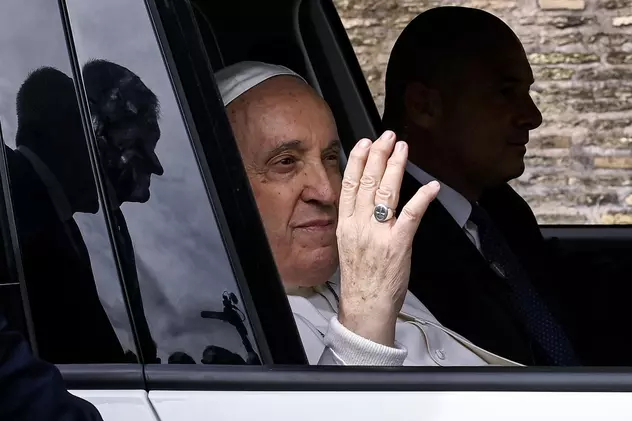 Papa Francisc, după ce a fost externat: „Sunt încă în viață”. Mâine va conduce slujba catolică de Florii