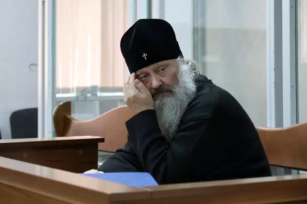 Mitropolitul ucrainean Pavlo Lebid, în arest la domiciliu, acuzat că susține războiul Rusiei. Percheziții și proteste la mânăstirea sa din Kiev