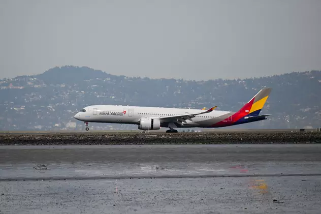 Momente terifiante pentru pasagerii unui zbor Asiana Airlines: Ușa avionului a fost deschisă în timpul zborului