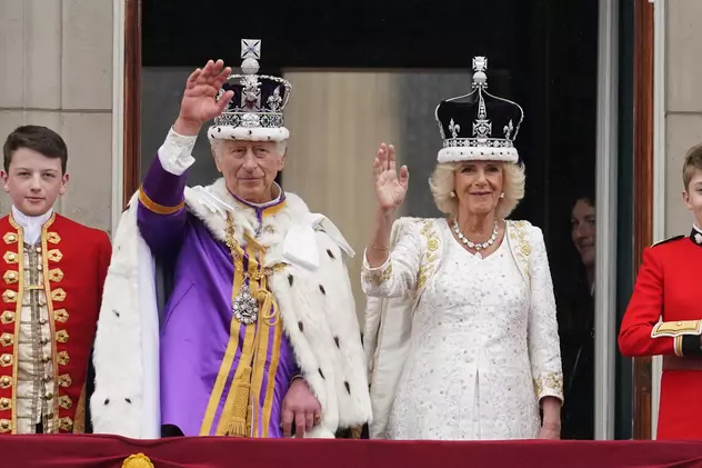 Charles și Camilla, încoronați rege și regină ai Marii Britanii. Ceremoniile s-au încheiat cu salutul de la balconul Palatului Buckingham