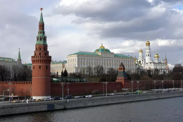 Moscova susține că Kremlinul a fost atacat de drone ucrainene, Kievul neagă implicarea. Imagini cu fum ieșind din palat