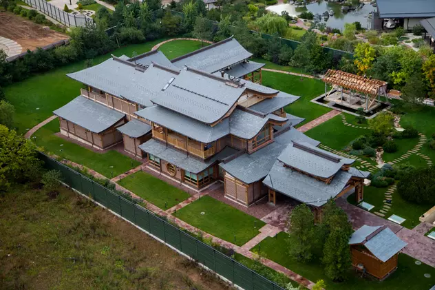 Palatul de 18 milioane de dolari al lui Serghei Șoigu, prezentat de presa rusă independentă. Domeniul ministrului apărării are 9.000 de metri pătrați