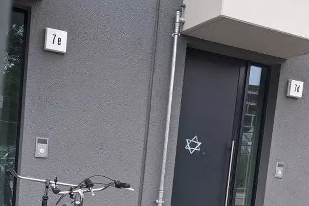 Steaua lui David, desenată pe ușile unor case din Berlin, incidente în centrul capitalei germane, în timpul unei manifestații propalestiniene