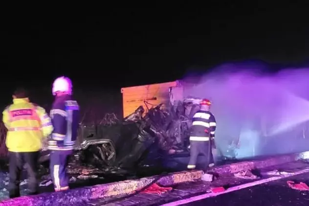 Un șofer de TIR a ars de viu, în Giurgiu, după ce două camioane s-au ciocnit violent și a rămas încarcerat în cabina răsturnată