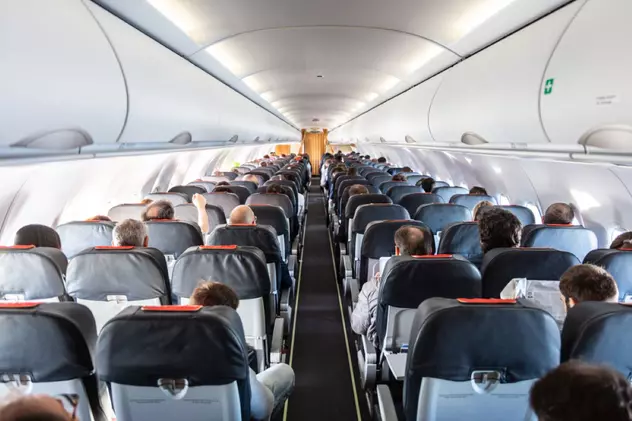 Care sunt locurile considerate a fi cele mai sigure dintr-un avion
