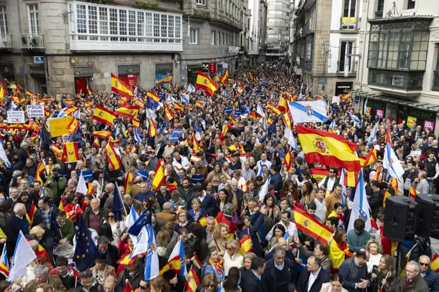 Manifestații de amploare în toată Spania, împotriva planului premierului Sanchez de a-i amnistia pe separatiștii catalani pentru a rămâne la putere. VIDEO