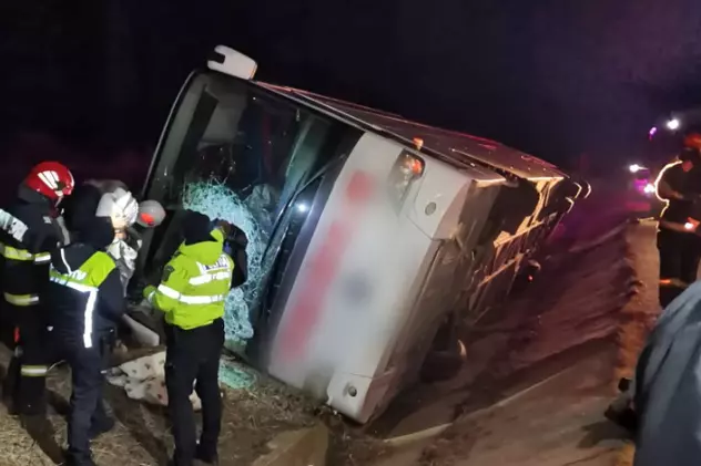Un autocar în care se aflau şapte persoane s-a răsturnat pe DN 5, Bucureşti-Giurgiu