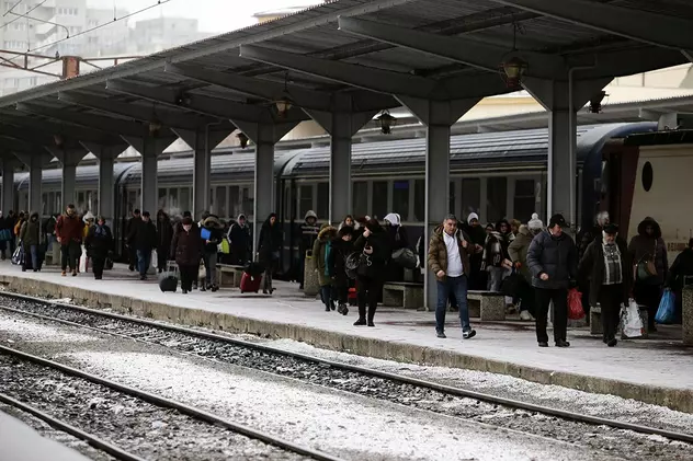 Trenuri întârziate după ce gerul a dus la ruperea unor șine pe raza regionalelor CFR Iaşi, Braşov şi Craiova