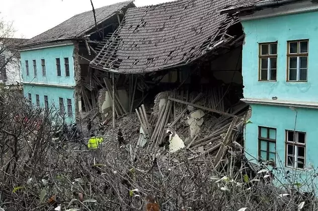 Primăria Odorheiu Secuiescu, amendată pentru autorizarea lucrărilor de la internatul prăbușit, unde au murit doi elevi
