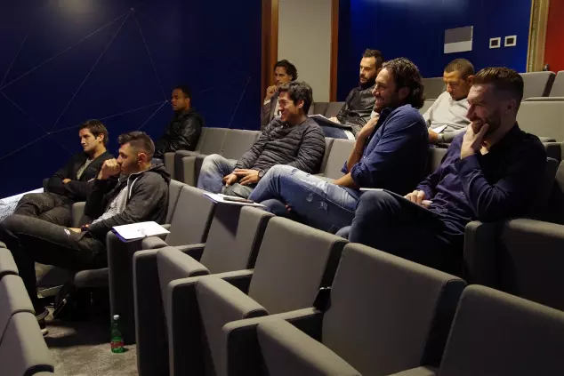 Chivu face cursurile școlii de antrenori de la Coverciano