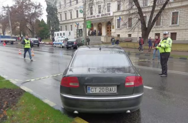 Mamă și bebelușul ei, loviți pe trecerea de pietoni în Suceava (3)