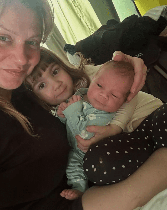 Cristina Cioran si cei doi copii ai ei