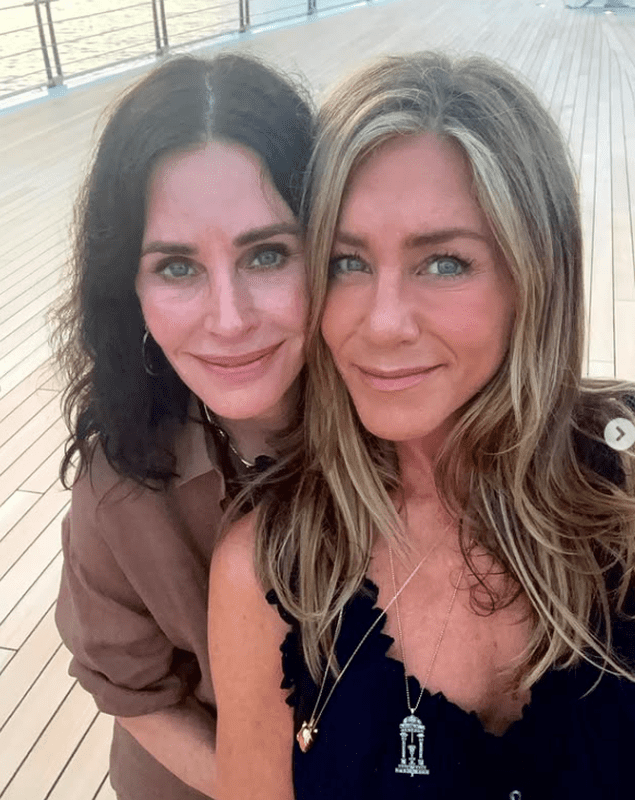 Jennifer Aniston si Cortney