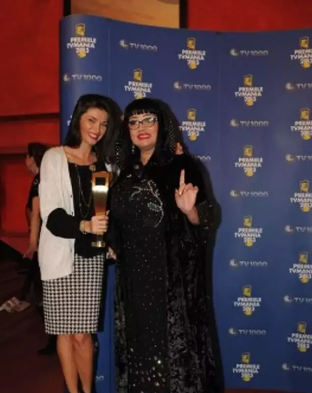 xAlina-Puscas-si-Ozana-Barabancea-Te-cunosc-de-undeva-264×399.jpg.pagespeed.ic.850b7gCpDG.jpg