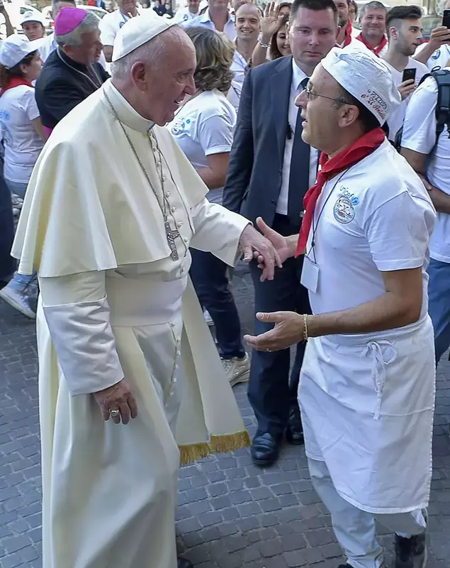 Pope Francis Invites 1500 Homeless People To A Pizza Party – Vatican