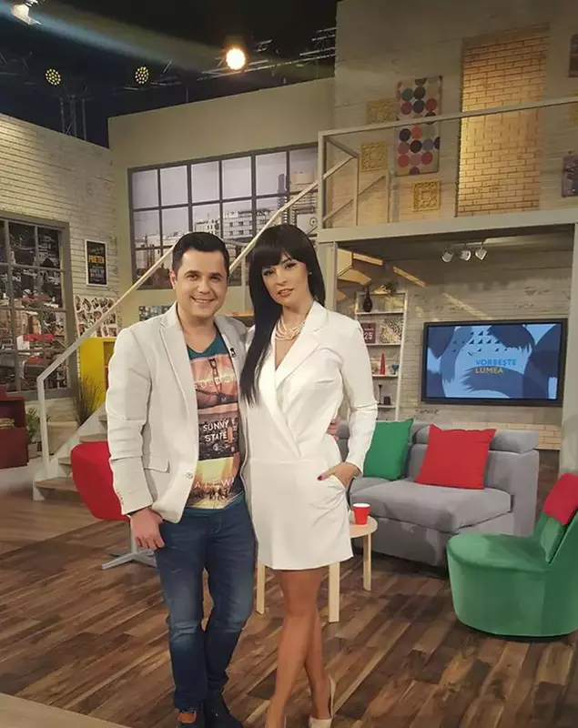 Cum arată Andreea Marin cu păr lung și breton (3)