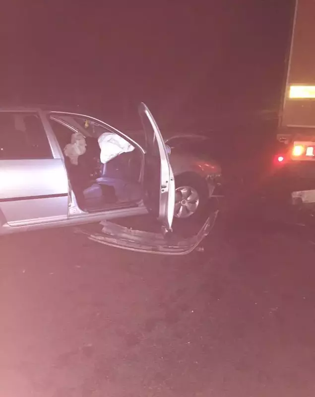 Accident în lanț pe Autostrada Soarelui. Ciocnire violentă între trei mașini și un camion