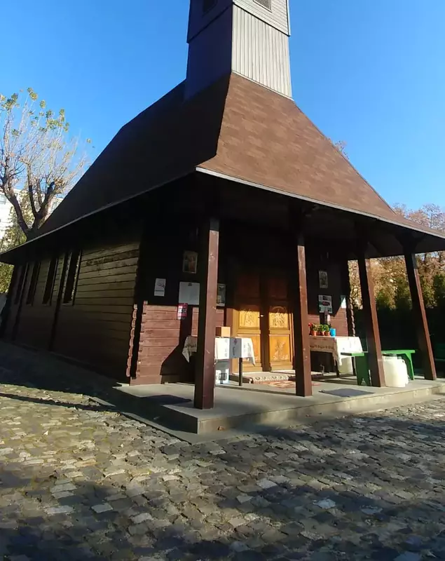 Biserica Sfântul Mare Mucenic Mina din curtea IPJ Hunedoara unde slujeste preotul-politist Bogdan Nitu