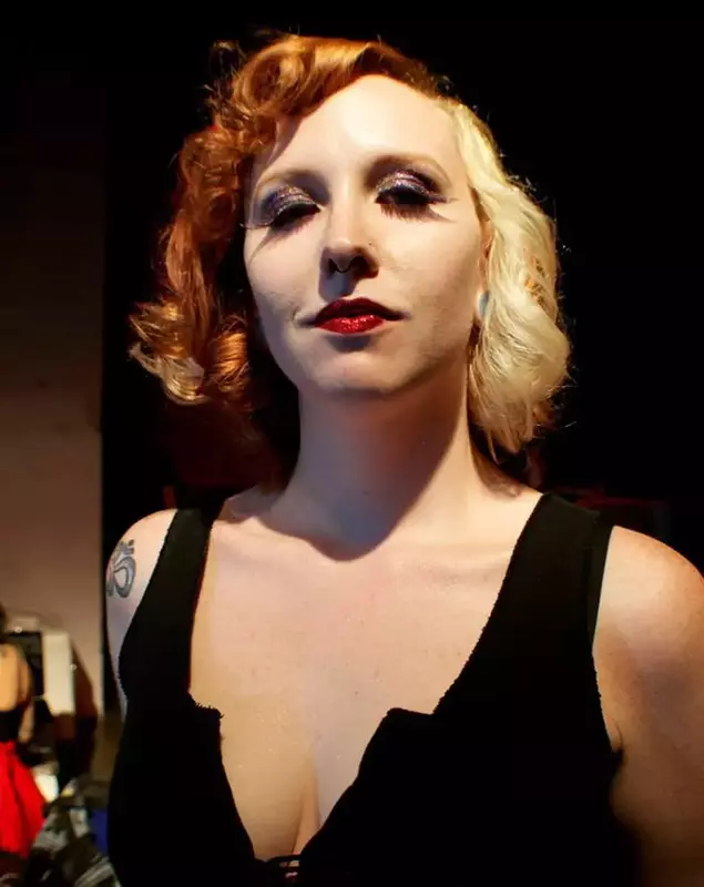 Cea mai mare orgie sexuală din lume, pusă la cale de o tânără bisexuală din Statele Unite (1)