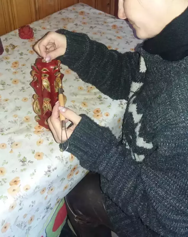 Cristina Pîrvu, purtător de cuvânt al ISU Vrancea, face lumânări în timpul liber