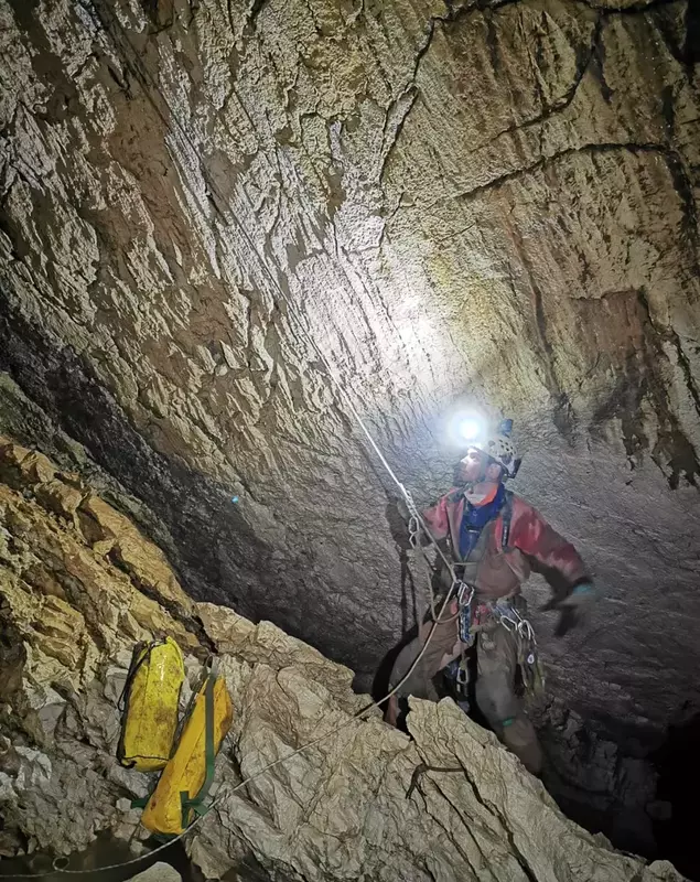 record adancime pestera (2)