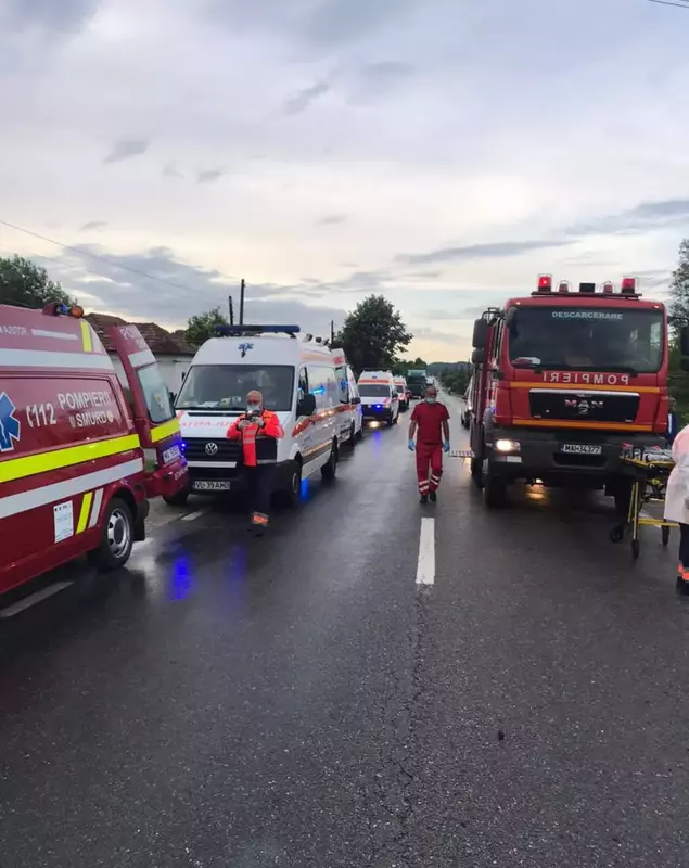 accident microbuz valcea 4