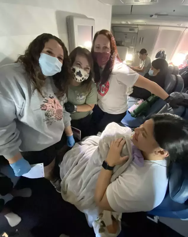 Naștere în avion FOTO: twitter/Hawaii Pacific Health