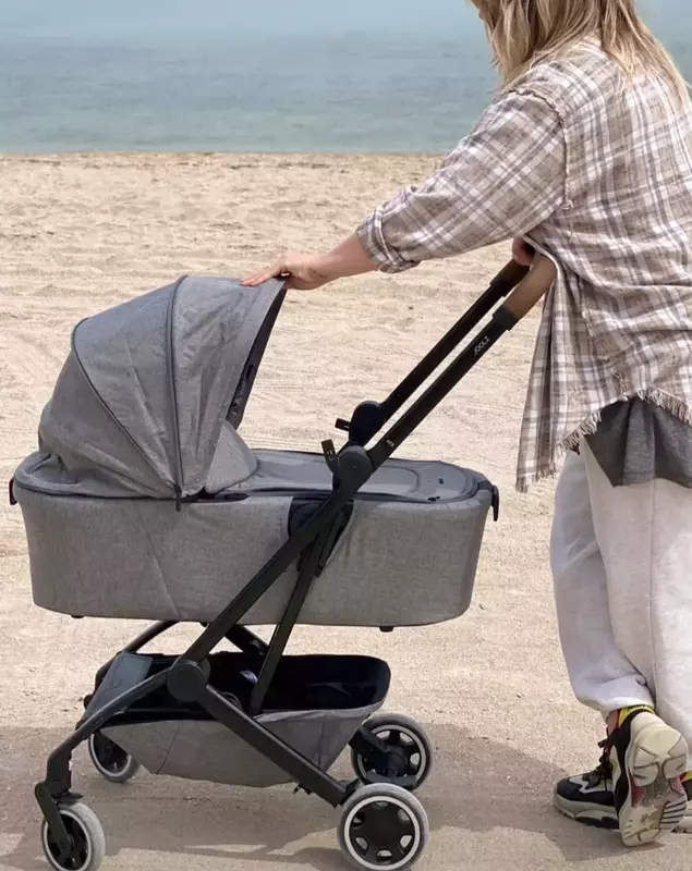 gina pistol smiley si fiica lor la mare (2)