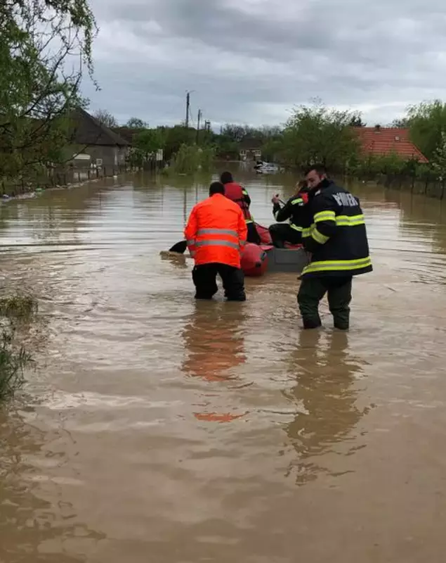 Inundatii-Ratesti-Stana1-450×600