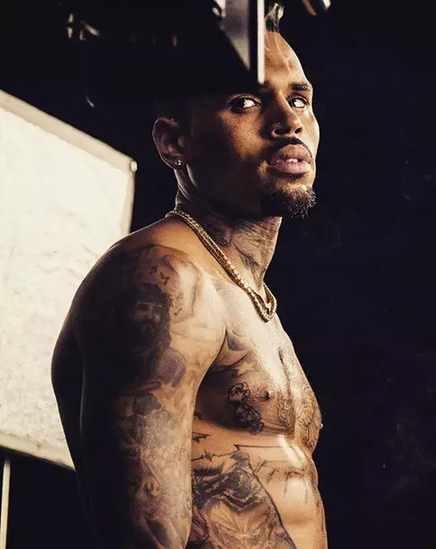 chris brown acuzat lovit o femeie 5