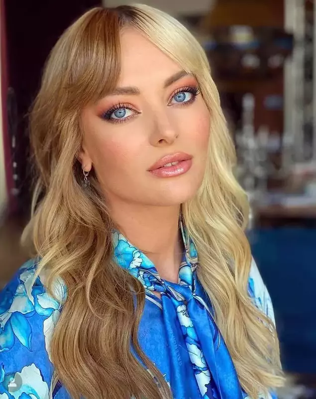 delia sexy 3