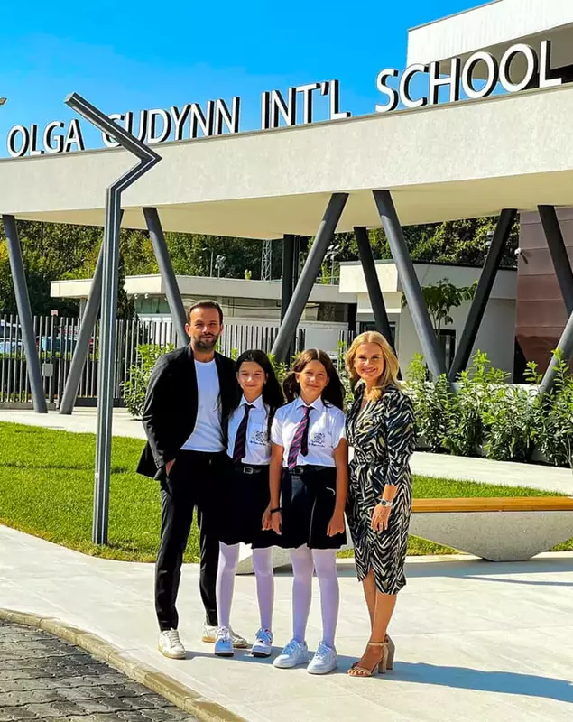 cati-bani-plateste-mihai-morar-pentru-scoala-fetelor-sale-1