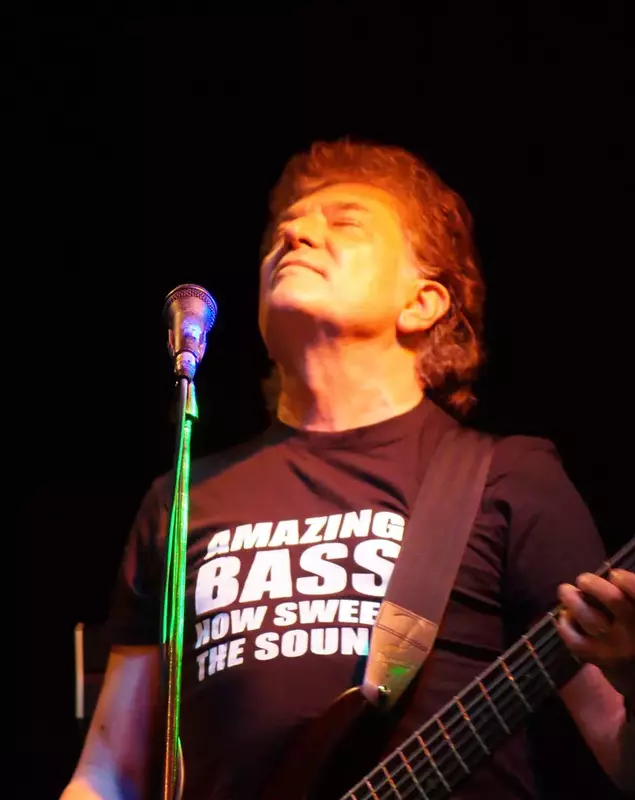 Iulian Mugurel Vrabete de la trupa Holograf