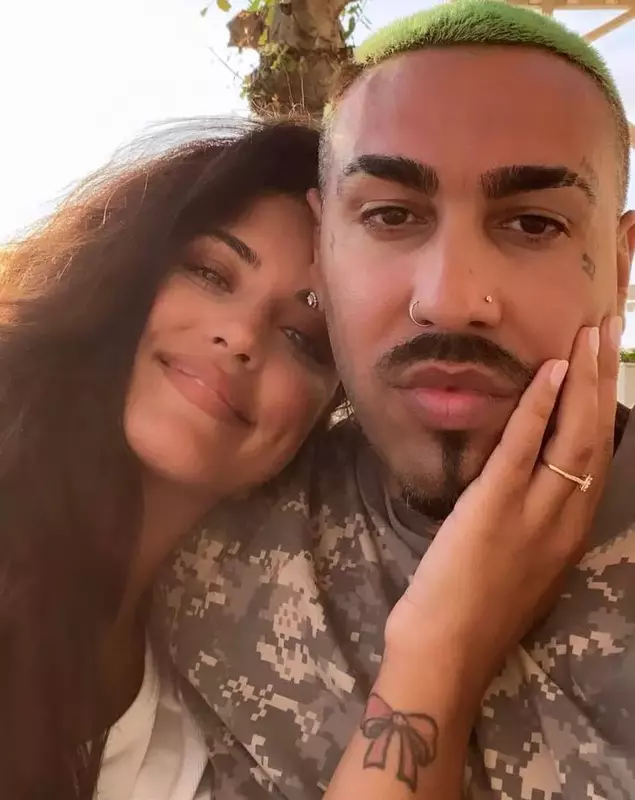 2022109203294032552183866768586798758224285n