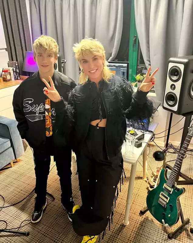 2553683334410349707214427100638944775299856n