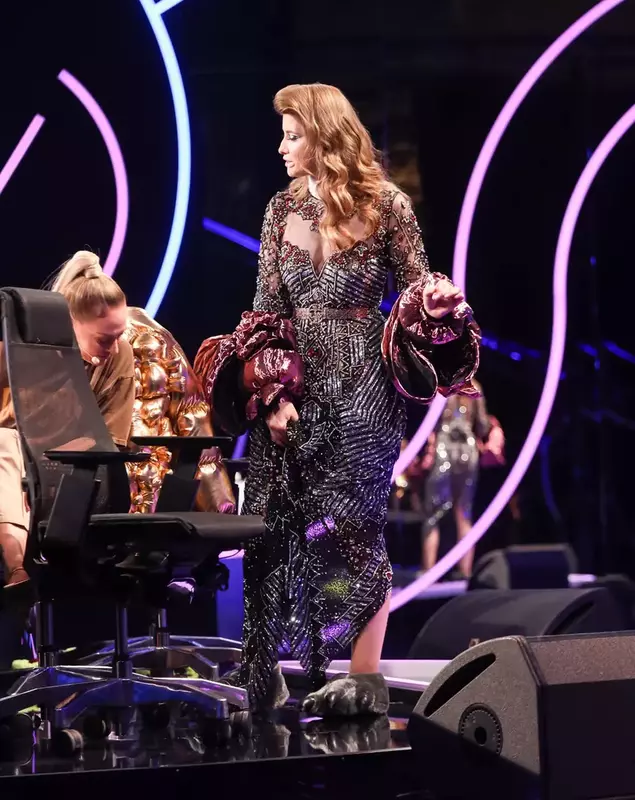 iulia-albu-in-papuci-la-iumor-2