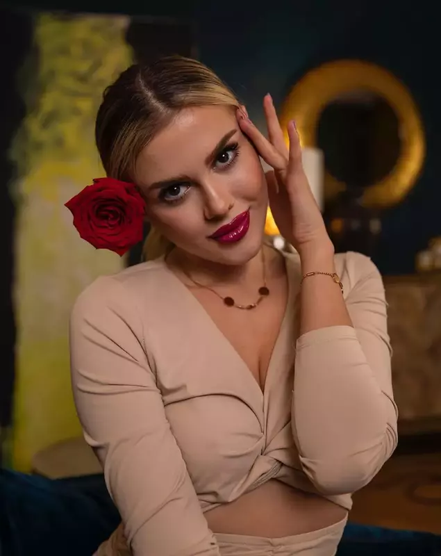 cine-este-emily-burghelea-2-2